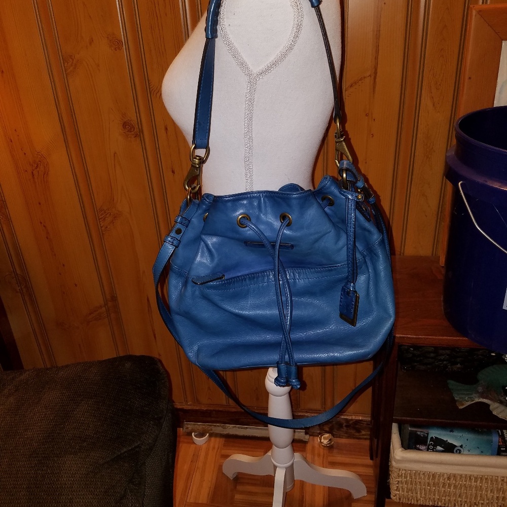 FRYE LARGE BLUE JENNY DRAWSTRING BUCKET BAG
